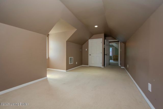 912 Beechwood Rd, Louisville, KY 40207