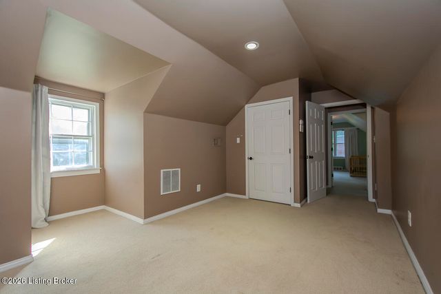 912 Beechwood Rd, Louisville, KY 40207