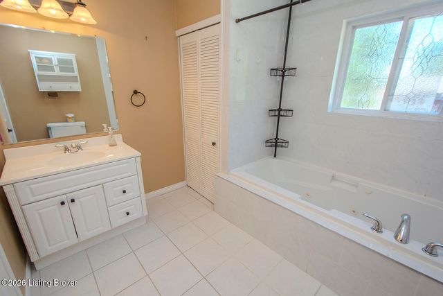 912 Beechwood Rd, Louisville, KY 40207