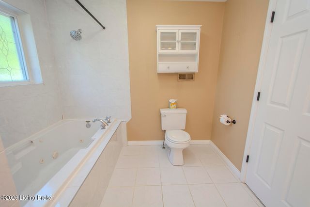 912 Beechwood Rd, Louisville, KY 40207