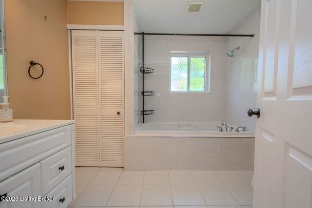 912 Beechwood Rd, Louisville, KY 40207