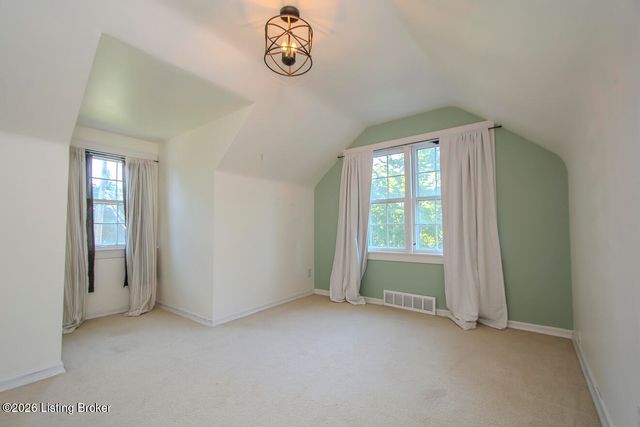 912 Beechwood Rd, Louisville, KY 40207