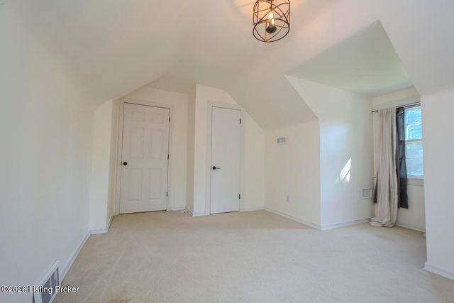 912 Beechwood Rd, Louisville, KY 40207