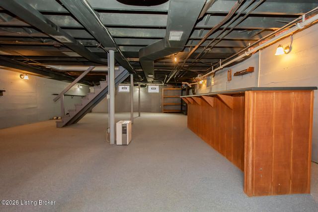 912 Beechwood Rd, Louisville, KY 40207