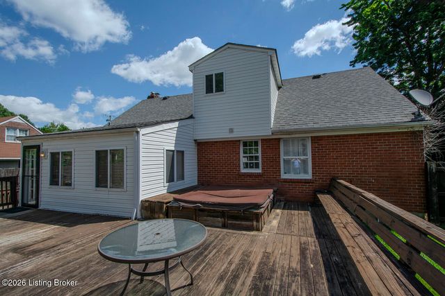 912 Beechwood Rd, Louisville, KY 40207
