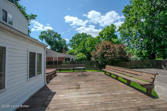 912 Beechwood Rd, Louisville, KY 40207