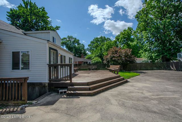 912 Beechwood Rd, Louisville, KY 40207