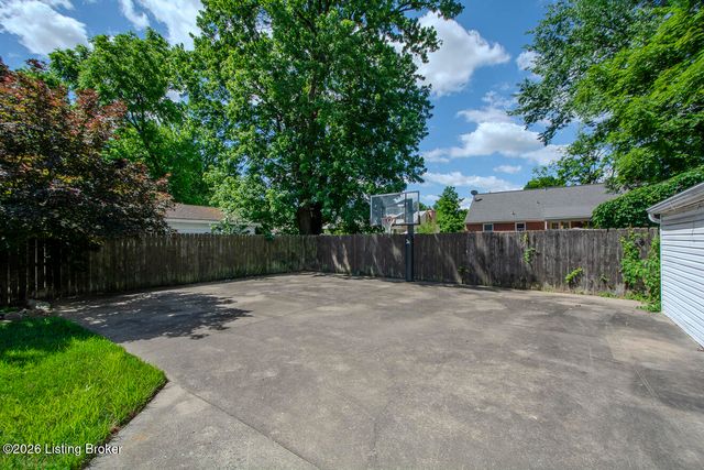 912 Beechwood Rd, Louisville, KY 40207