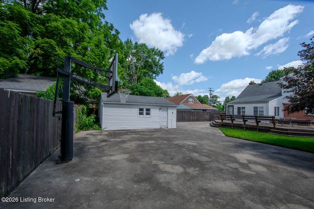 912 Beechwood Rd, Louisville, KY 40207