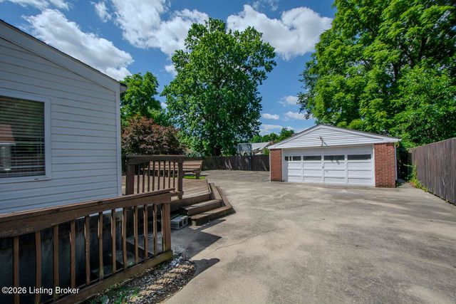 912 Beechwood Rd, Louisville, KY 40207