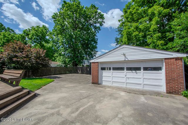 912 Beechwood Rd, Louisville, KY 40207