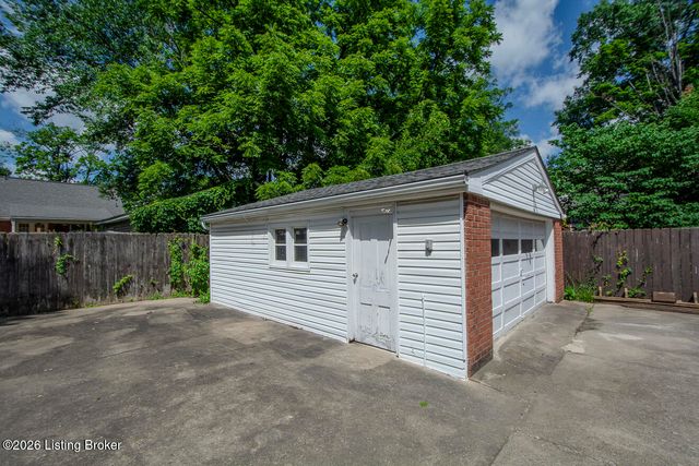 912 Beechwood Rd, Louisville, KY 40207