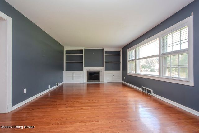 912 Beechwood Rd, Louisville, KY 40207