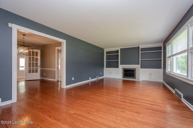 912 Beechwood Rd, Louisville, KY 40207