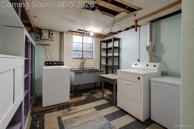9101 Merriman Road, Livonia, MI 48150