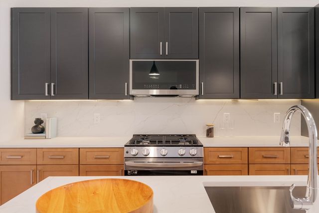 231 Everett Street 101, Boston, MA 02128