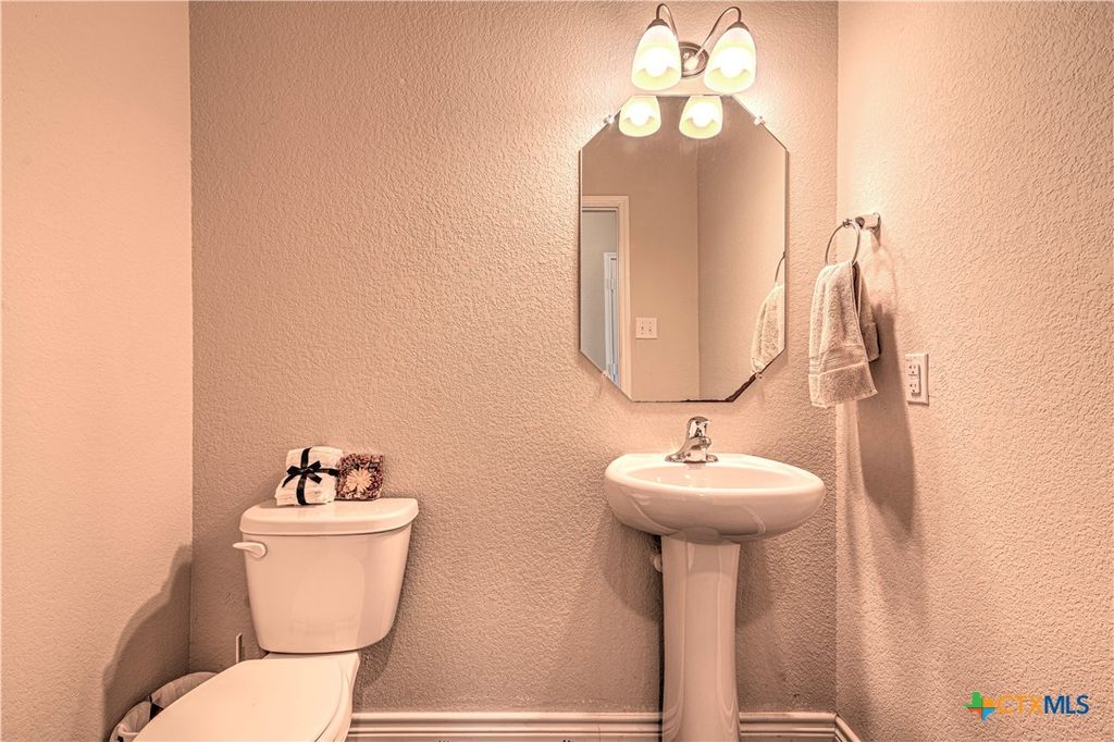 Image 8 of property listing at 5300 Primavera Lane, Killeen, TX 76549