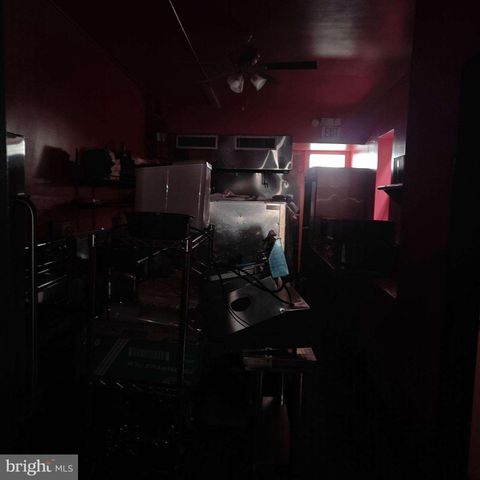 402 LONG LN, Upper Darby, PA 19082