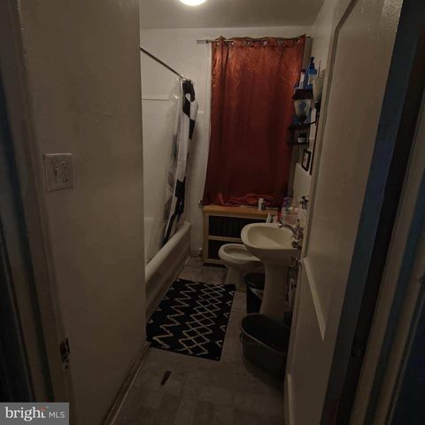402 LONG LN, Upper Darby, PA 19082