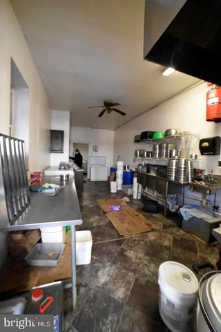 402 LONG LN, Upper Darby, PA 19082