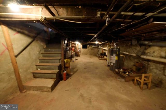 402 LONG LN, Upper Darby, PA 19082