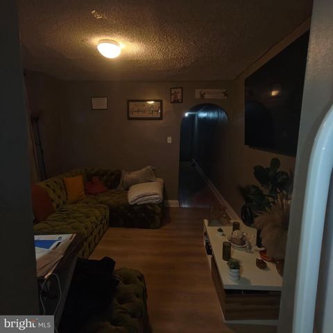 402 LONG LN, Upper Darby, PA 19082