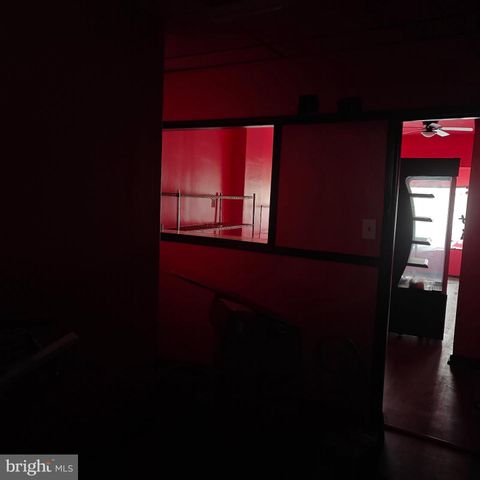 402 LONG LN, Upper Darby, PA 19082