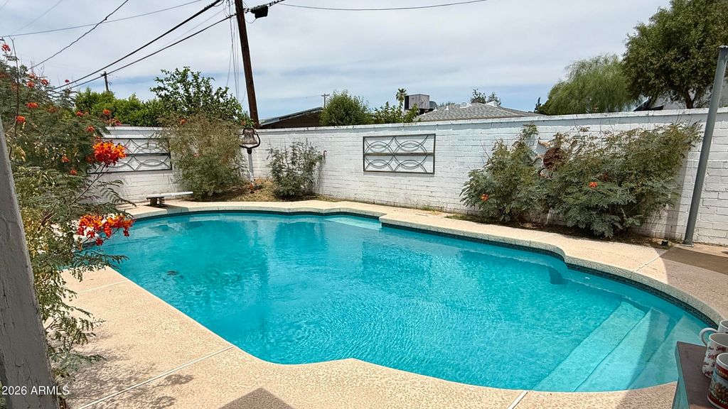 Image 2 of property listing at 3334 E CLARENDON Avenue, Phoenix, AZ 85018