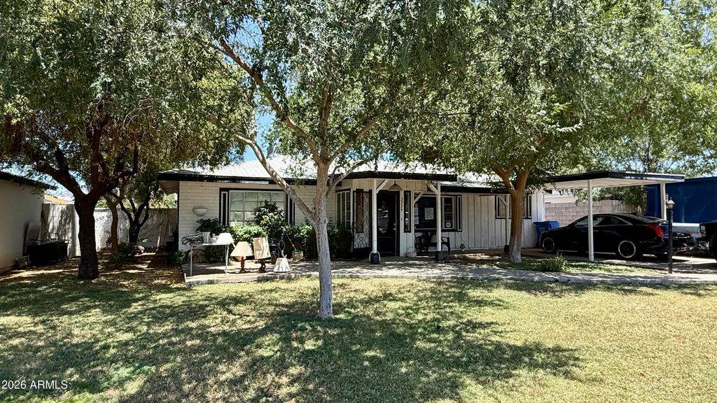 Image 3 of property listing at 3334 E CLARENDON Avenue, Phoenix, AZ 85018