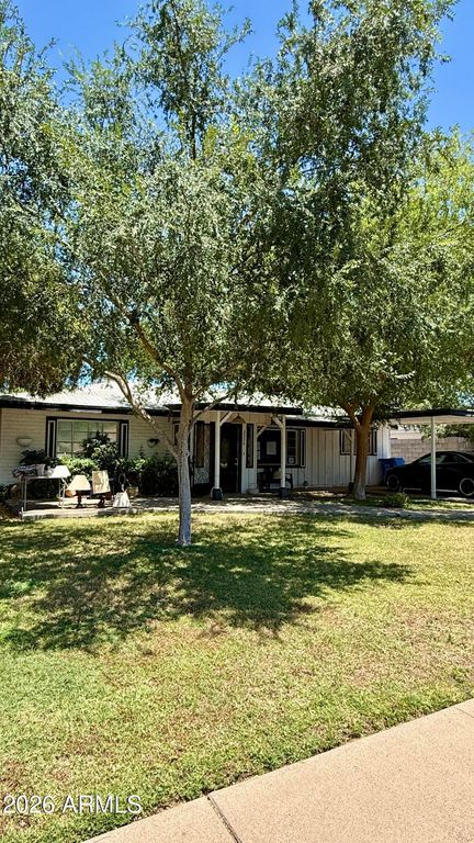 Image 4 of property listing at 3334 E CLARENDON Avenue, Phoenix, AZ 85018
