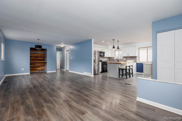 19631 Macel Street, Roseville, MI 48066