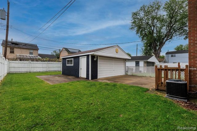 19631 Macel Street, Roseville, MI 48066