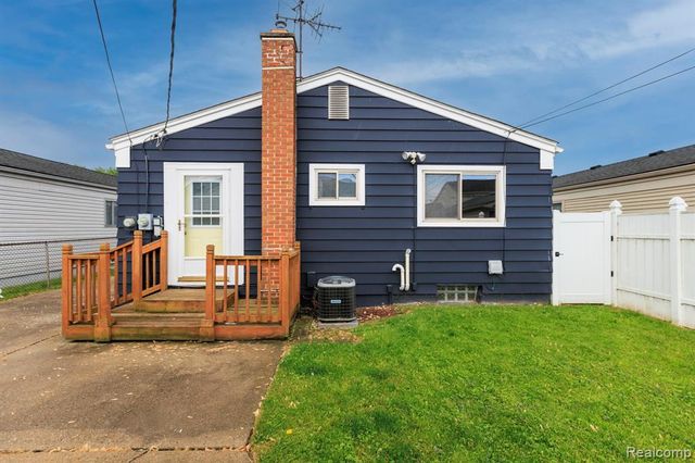 19631 Macel Street, Roseville, MI 48066