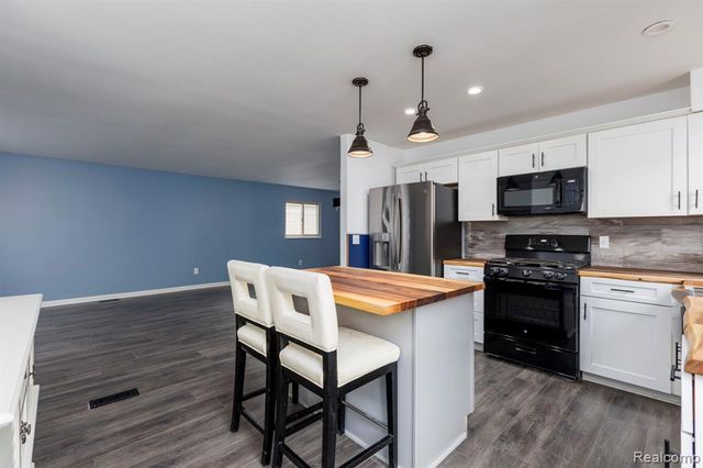 19631 Macel Street, Roseville, MI 48066