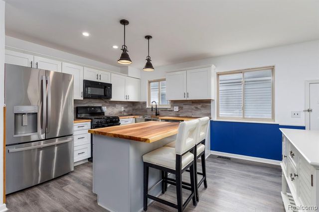 19631 Macel Street, Roseville, MI 48066
