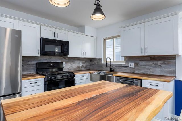 19631 Macel Street, Roseville, MI 48066