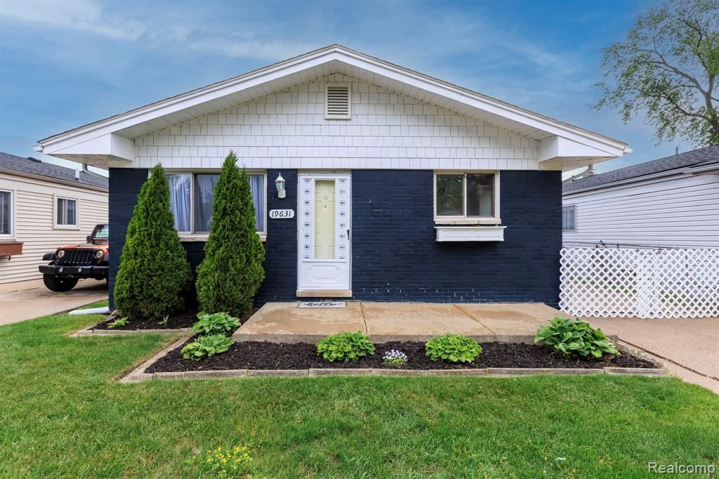 19631 Macel Street, Roseville, MI 48066