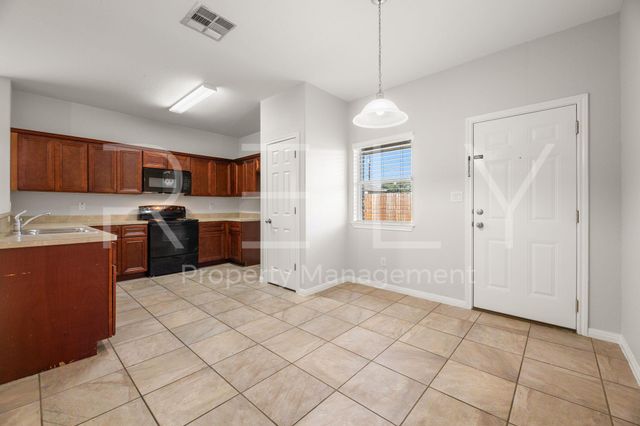 412 Carl Shipp DR B, Liberty Hill, TX 78642