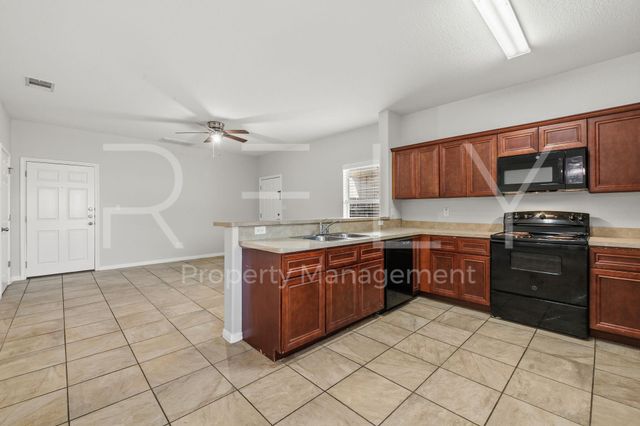 412 Carl Shipp DR B, Liberty Hill, TX 78642