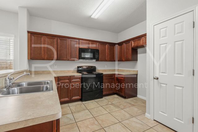 412 Carl Shipp DR B, Liberty Hill, TX 78642