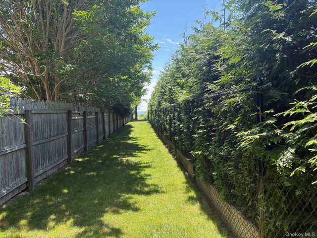 240 Meadow Lane, Cutchogue, NY 11935