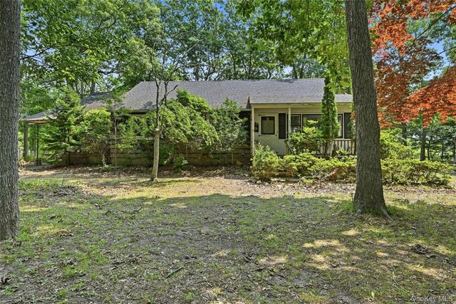 240 Meadow Lane, Cutchogue, NY 11935