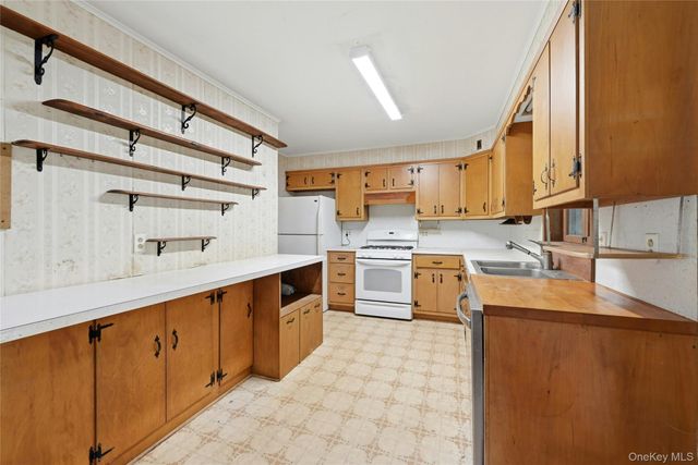 240 Meadow Lane, Cutchogue, NY 11935