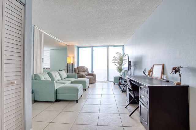 111 BRINY Avenue 27-12, Pompano Beach, FL 33062