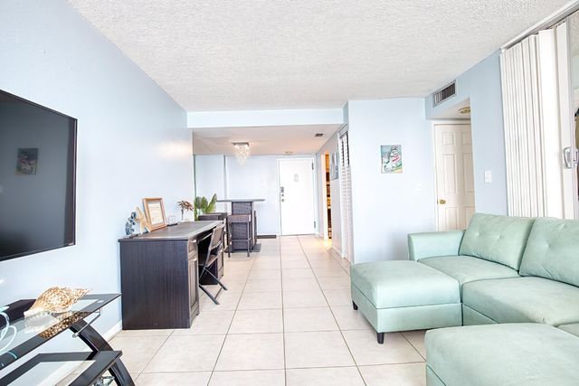 111 BRINY Avenue 27-12, Pompano Beach, FL 33062