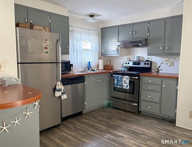 10 Chestnut Drive, Westbrook, CT 06498