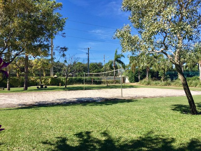 248 Palm Circle, Atlantis, FL 33462