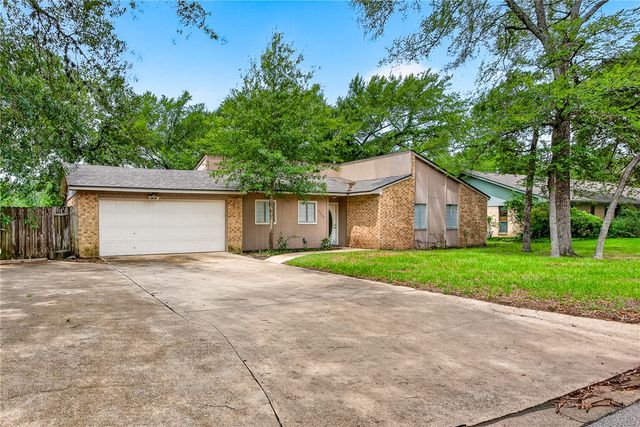 3202 Forestwood Drive, Bryan, TX 77801
