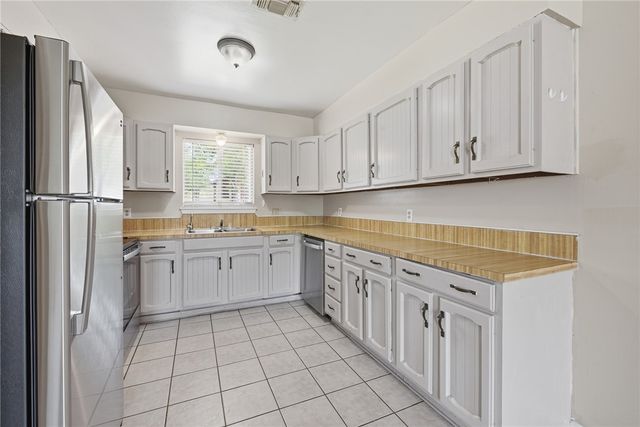 3202 Forestwood Drive, Bryan, TX 77801