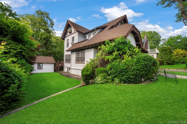 51 Maple Drive, Great Neck, NY 11021